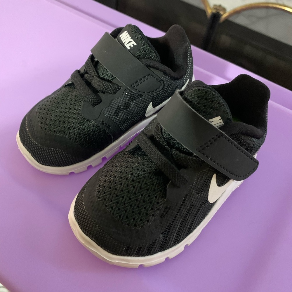 Toddler Nike Free 5.0 sneakers